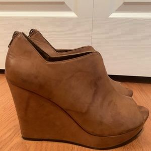 Cute brown leather booties for fall!